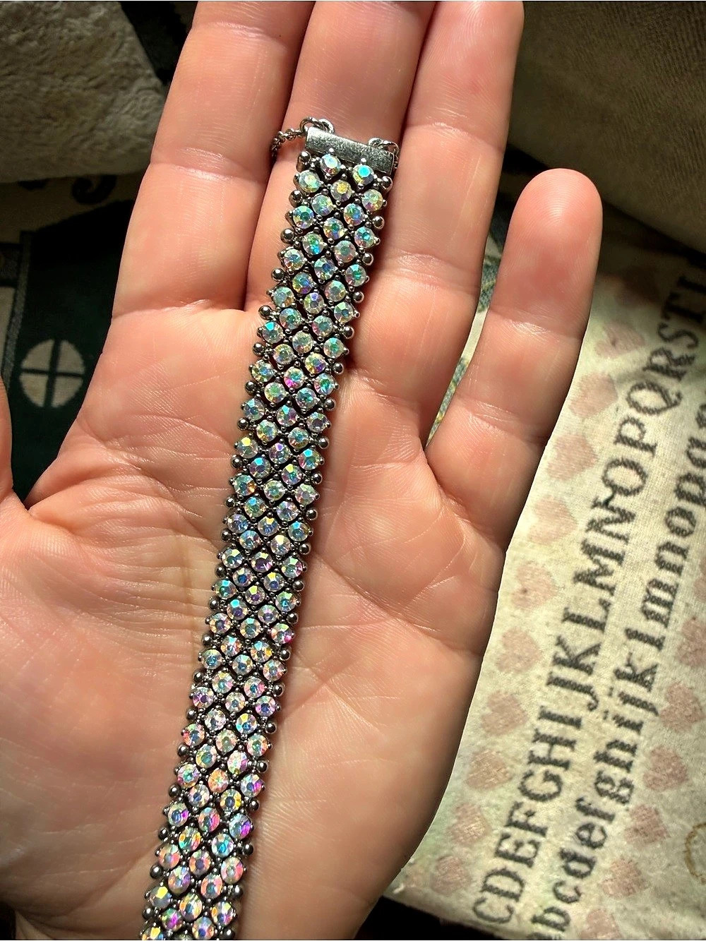 Iridescent Rhinestone Mesh choker - Picture 4 of 5